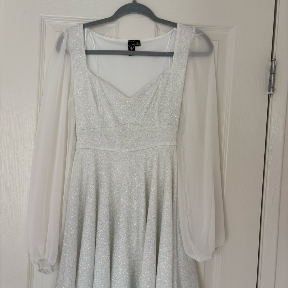 Elegant Semi Dress with Sheer Sleeves